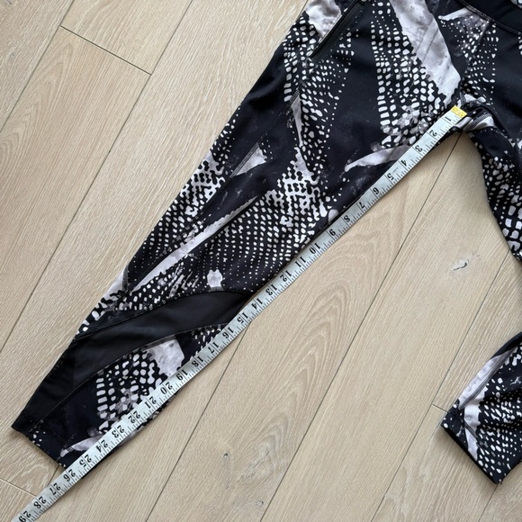 Lululemon Inspire Tight II Mesh Full-On Luxtreme
Static Mist White Black Size 8 - Picture 6 of 15